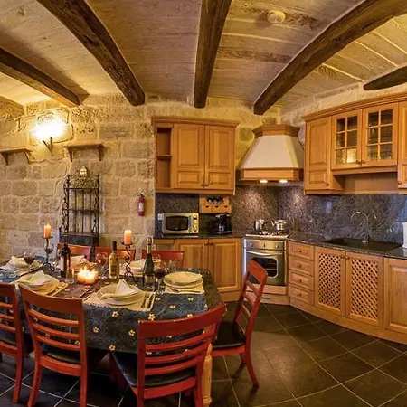 Spacious And Elegantly Finished ! بيت ضيافة